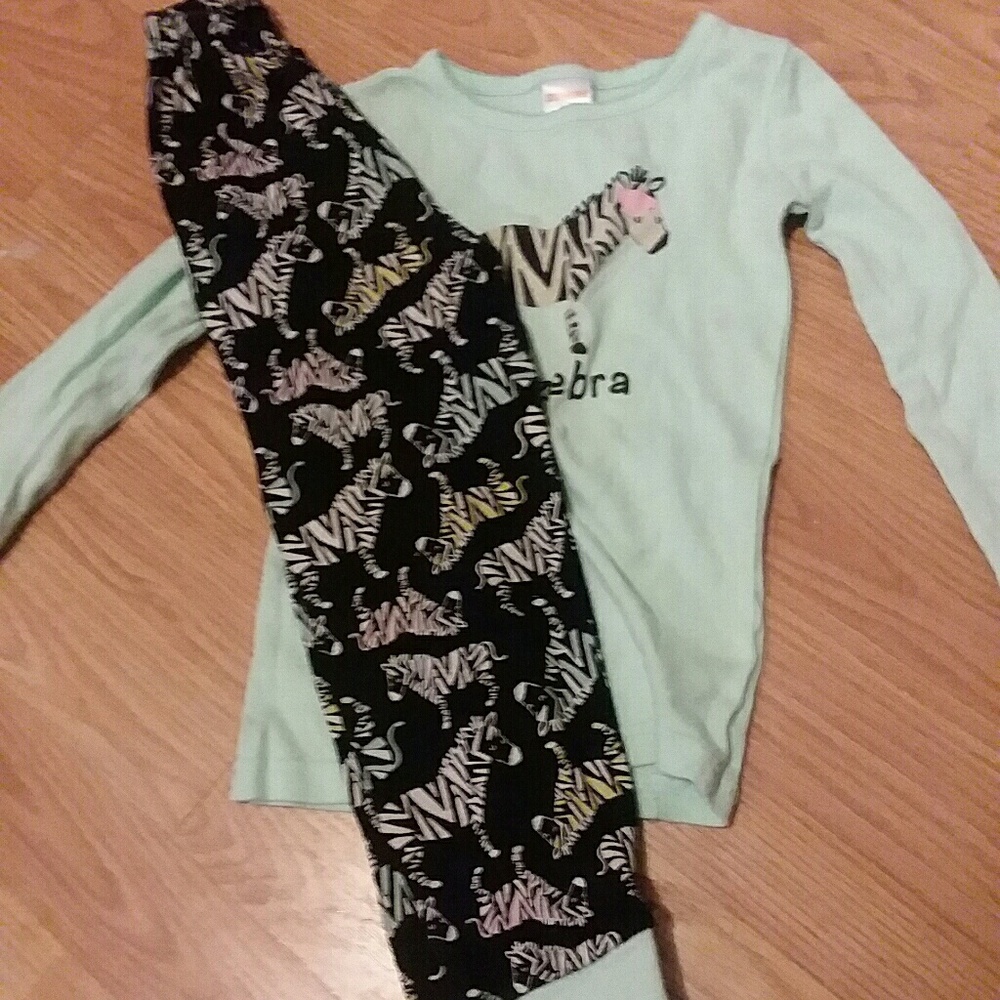 Girls 4t zebra pajamas 🌼